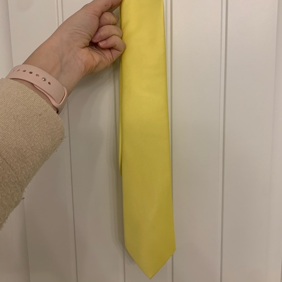 Azazie Satin Wide Tie in Lemon - Picture 3 of 5